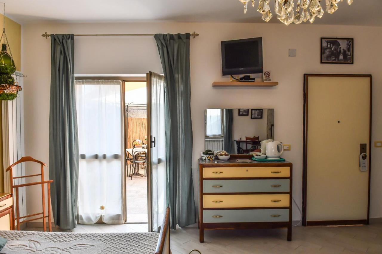 La Terra Di Mingo Bed & Breakfast Vado Ligure Exterior photo